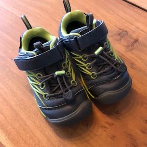 Toddler Keen Hiker shoes size 8